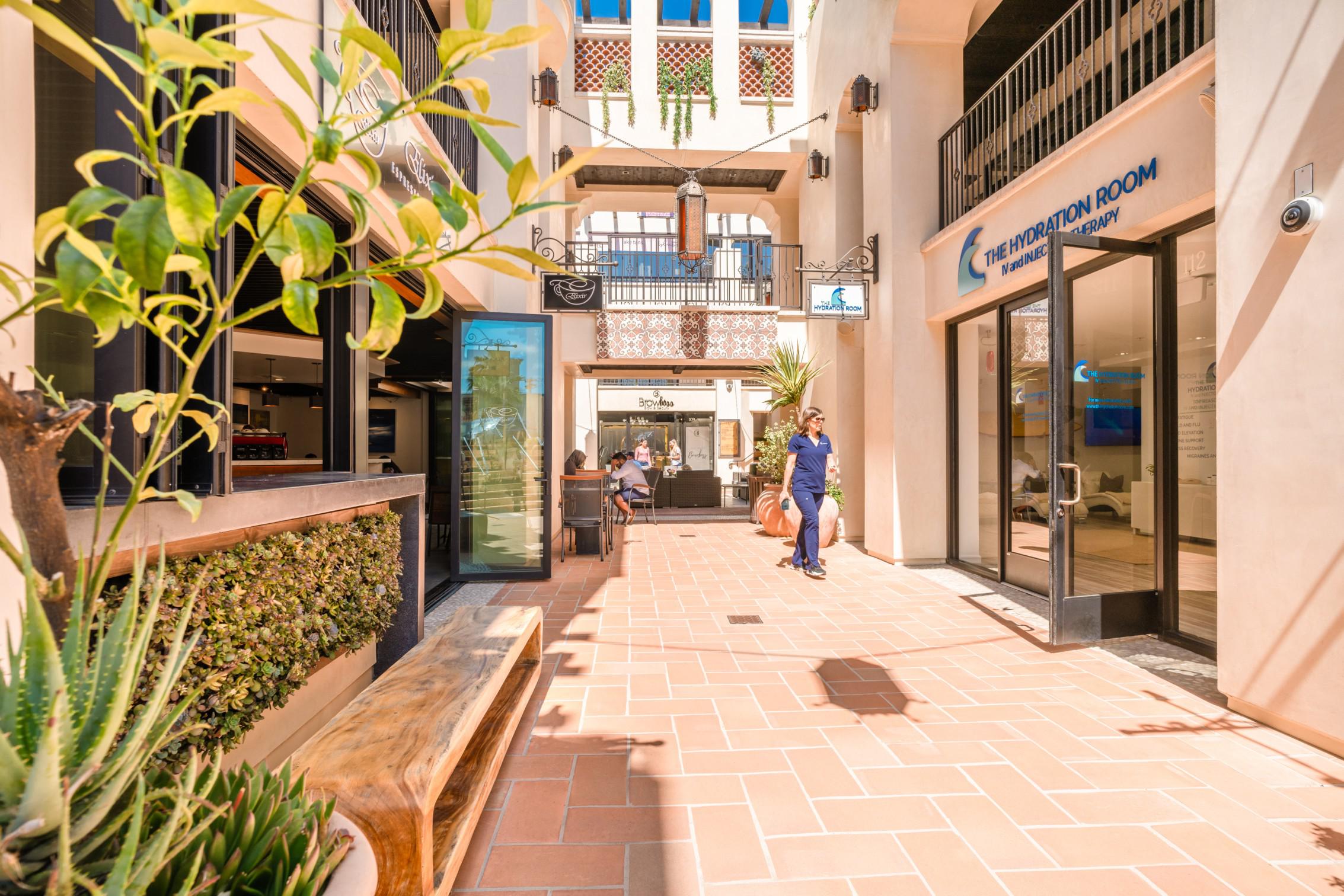 La Plaza La Jolla open-air galleria