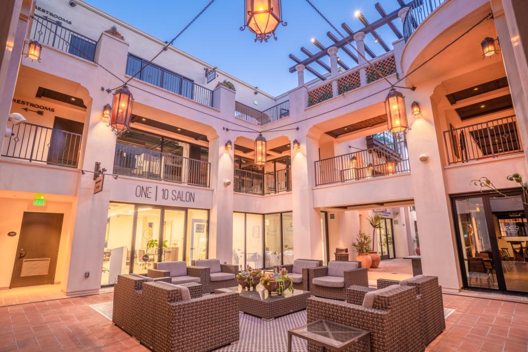 La Plaza La Jolla open-air courtyard